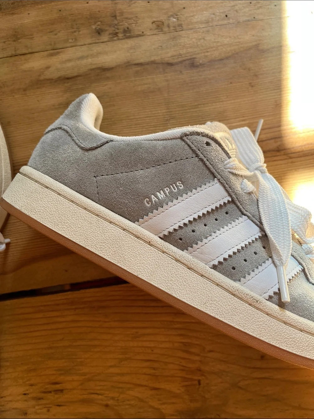 ADIDAS Men's 6 / Women's 7-7.5 Grey Campus Sneakers Lace Up